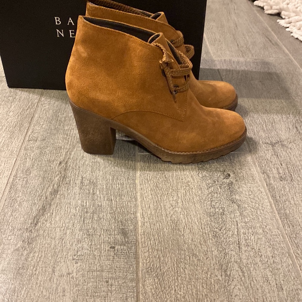 Barney’s New York shoes size 6
